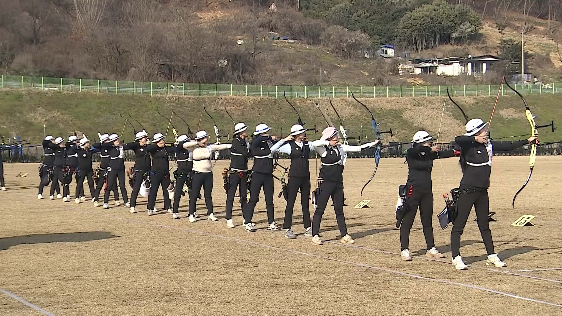 射箭技术动作规范示意图